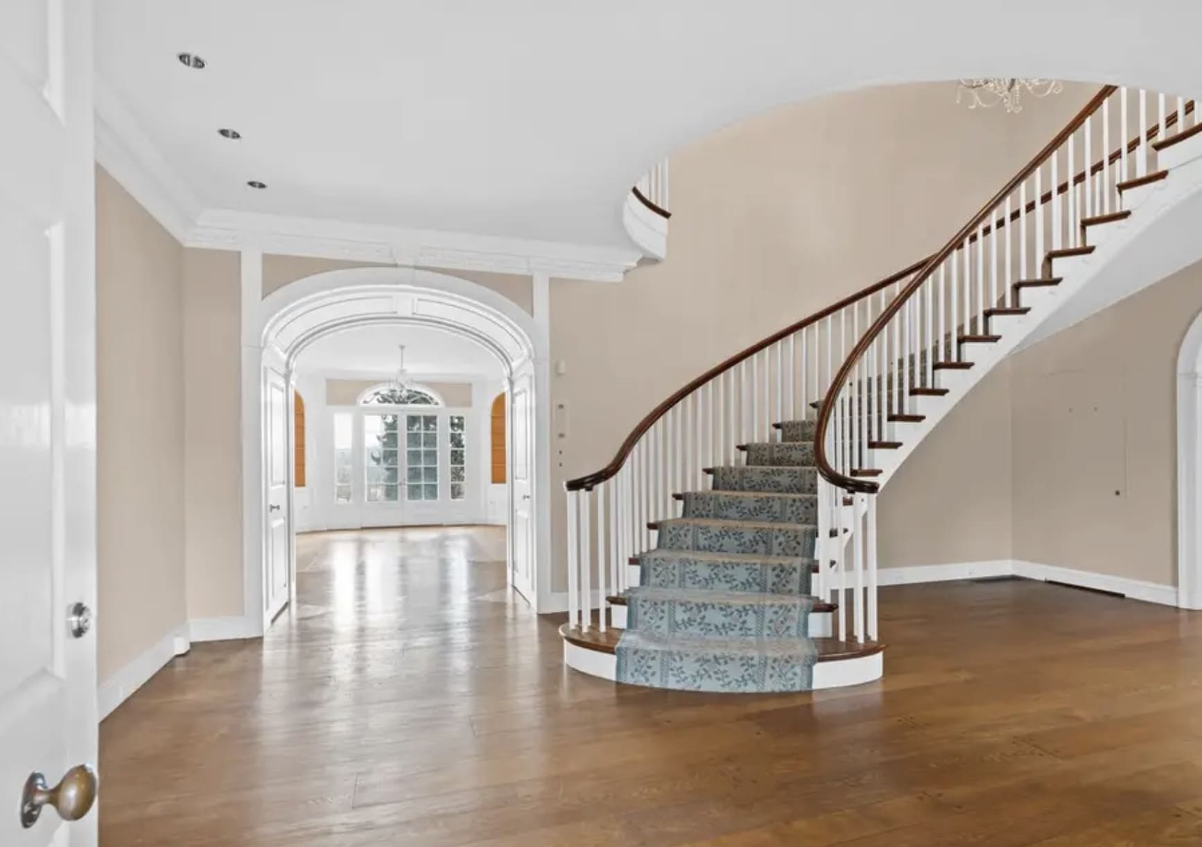 The house includes a replica of the Montmorenci staircase at Winterthur. (Courtesy of Steve Crifasi, Patterson-Schwartz Real Estate)