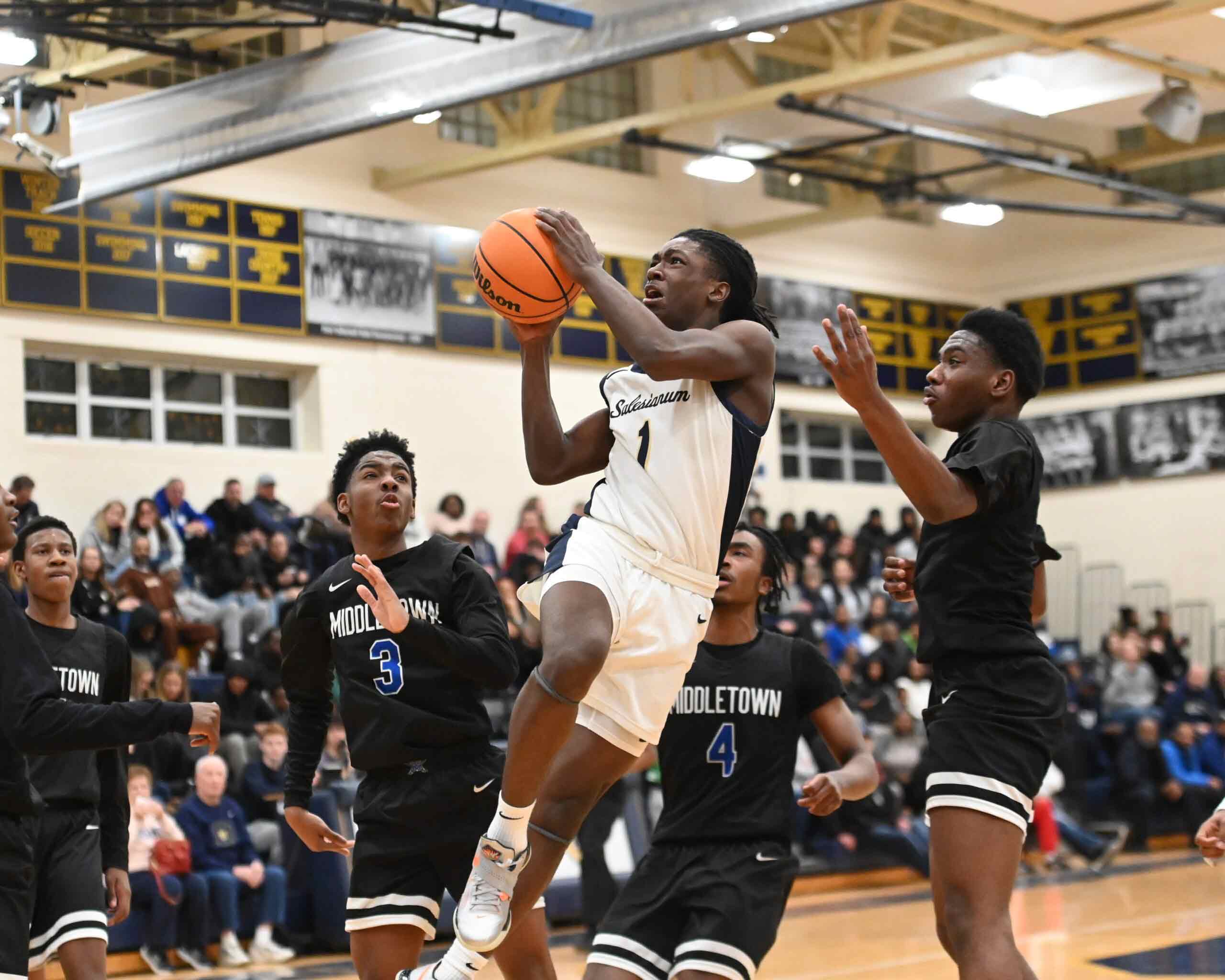 Featured image for “Latrell Wright scores 18 in 4Q, lifting Salesianum over Middletown with last-second layup”